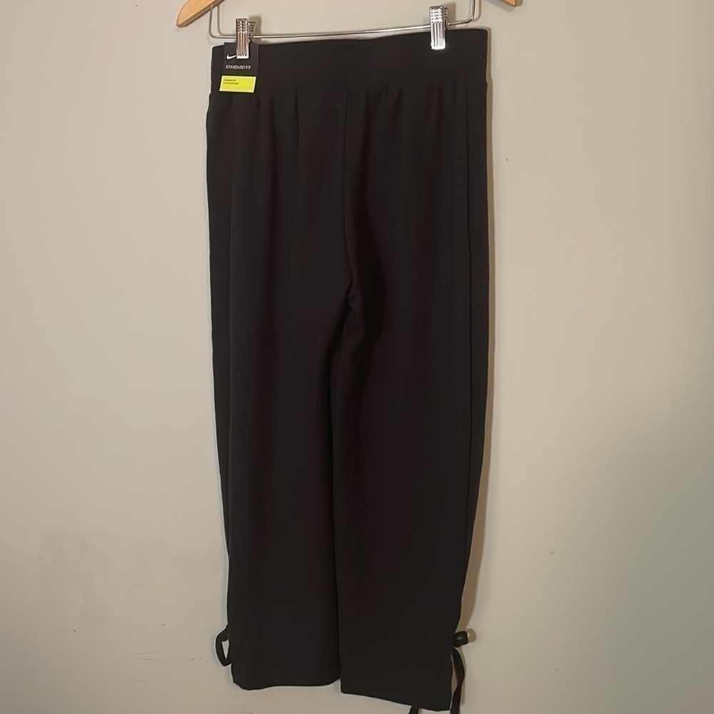 Nike Women's Yoga Crop Pants - New with tag - Picture 9 of 10